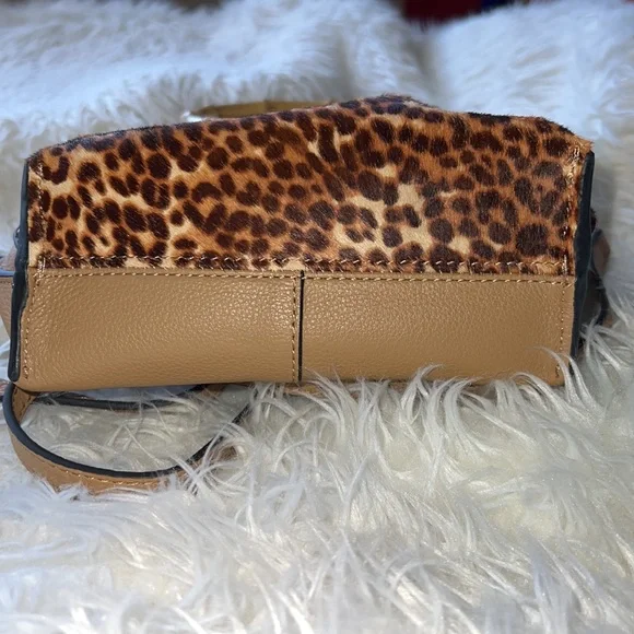 NWOT Vince Camuto Iggy Circle Handle Crossbody Natural Leopard - Picture 6 of 14